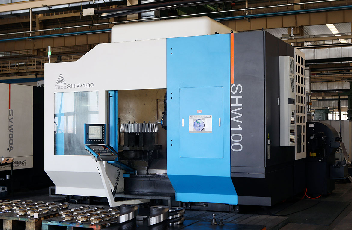 Vertical and horizontal conversion of five axis machining center